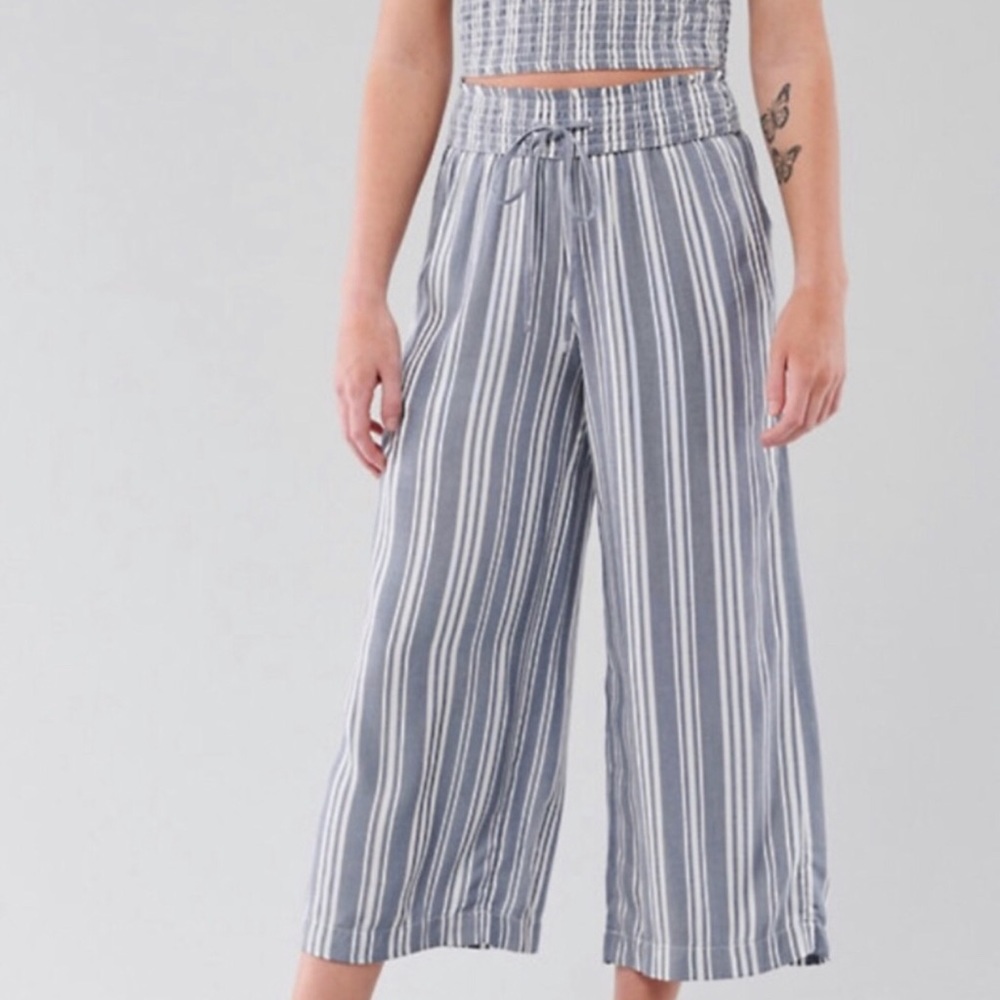Hollister Ultra High Rise Paperbag Wide Leg Striped Cropped Pants Blue White M